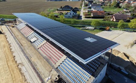 Nova sončna elektrarna na tribuni NK Nafta Lendava. Foto: Občina Lendava