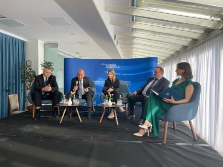 -8999629945061318373