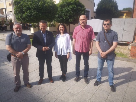 1a6671be-fb15-4544-bdd4-75024804d042