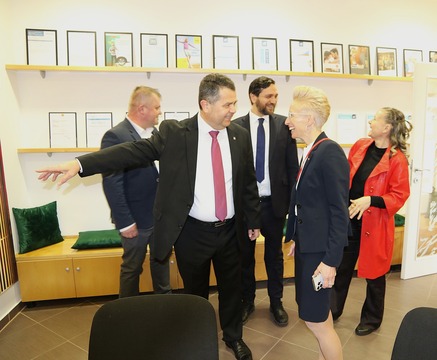 641664512_925646646638805_5402155063887050485_n